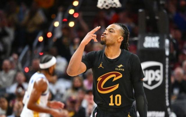 开云网站皇马赞助商-半场领先42分暴虐勇士 骑士不败金身谁能打破？