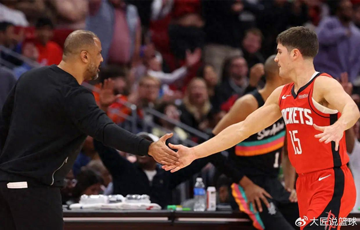 谢泼德征服乌度卡！轰18分携手KD拯救申京 3大理由让他值得被重用|火箭|凯文·杜兰特|艾米-乌度卡|休斯敦火箭队|费城76人队_新浪体育_新浪新闻